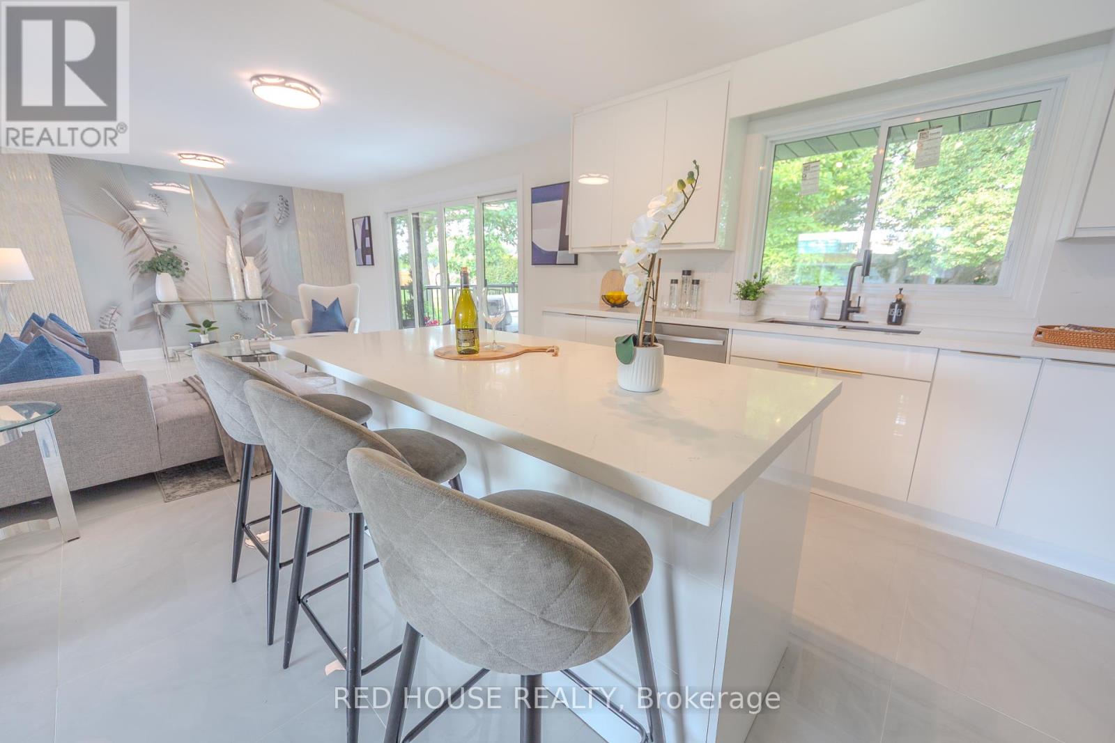 1253 Melton Drive, Mississauga, Ontario  L4Y 1L6 - Photo 8 - W12390937