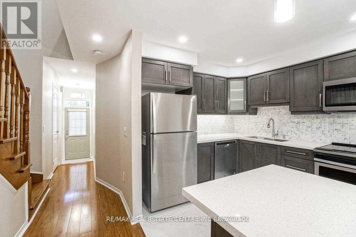 92 - 833 Scollard Court, Mississauga, Ontario  L5V 2B4 - Photo 10 - W12417885