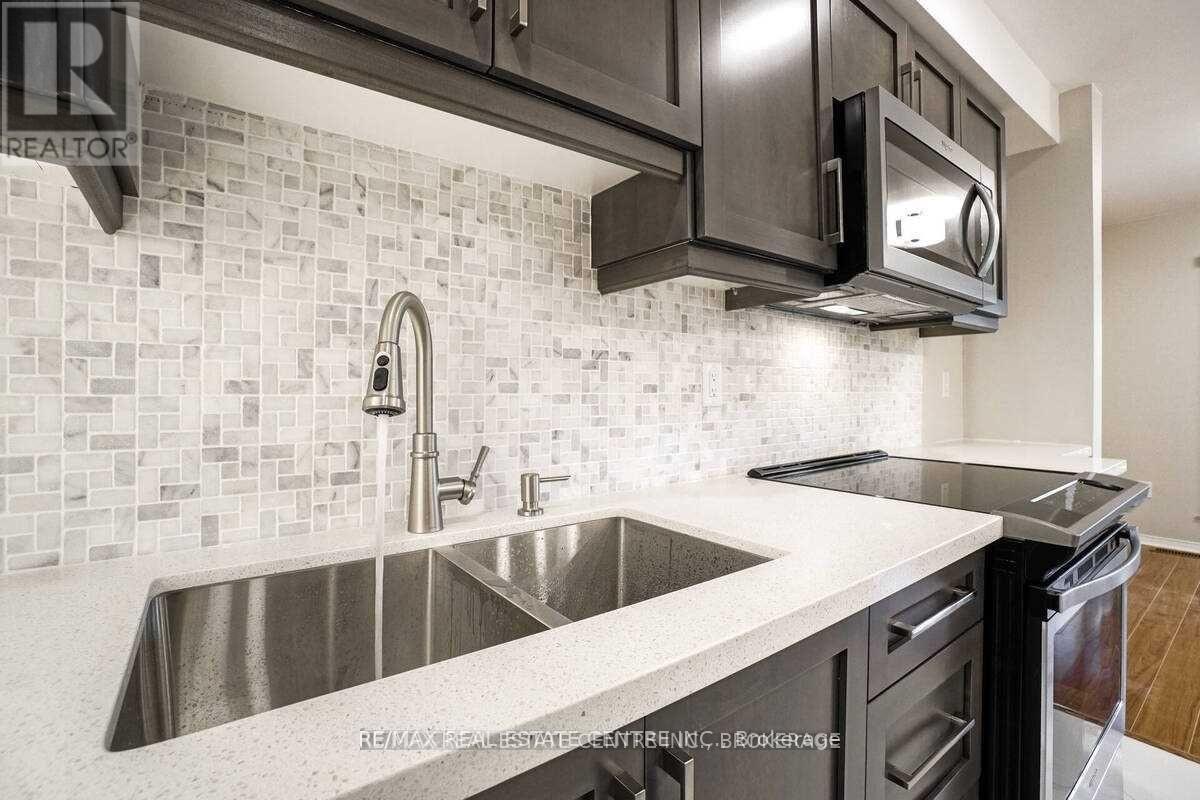 92 - 833 Scollard Court, Mississauga, Ontario  L5V 2B4 - Photo 12 - W12417885