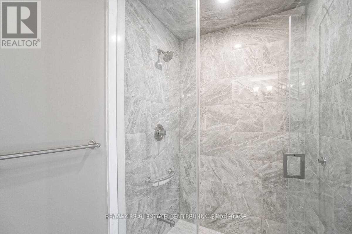 92 - 833 Scollard Court, Mississauga, Ontario  L5V 2B4 - Photo 19 - W12417885