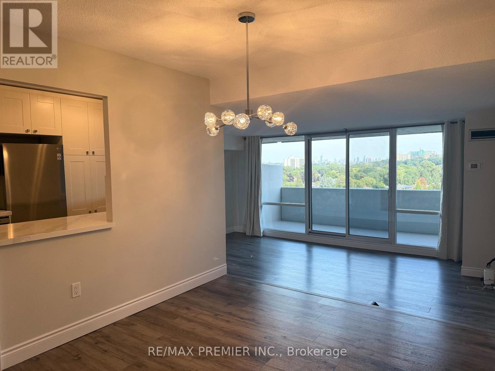 1105 - 260 Scarlett Road, Toronto, Ontario  M6N 4X6 - Photo 10 - W12417896