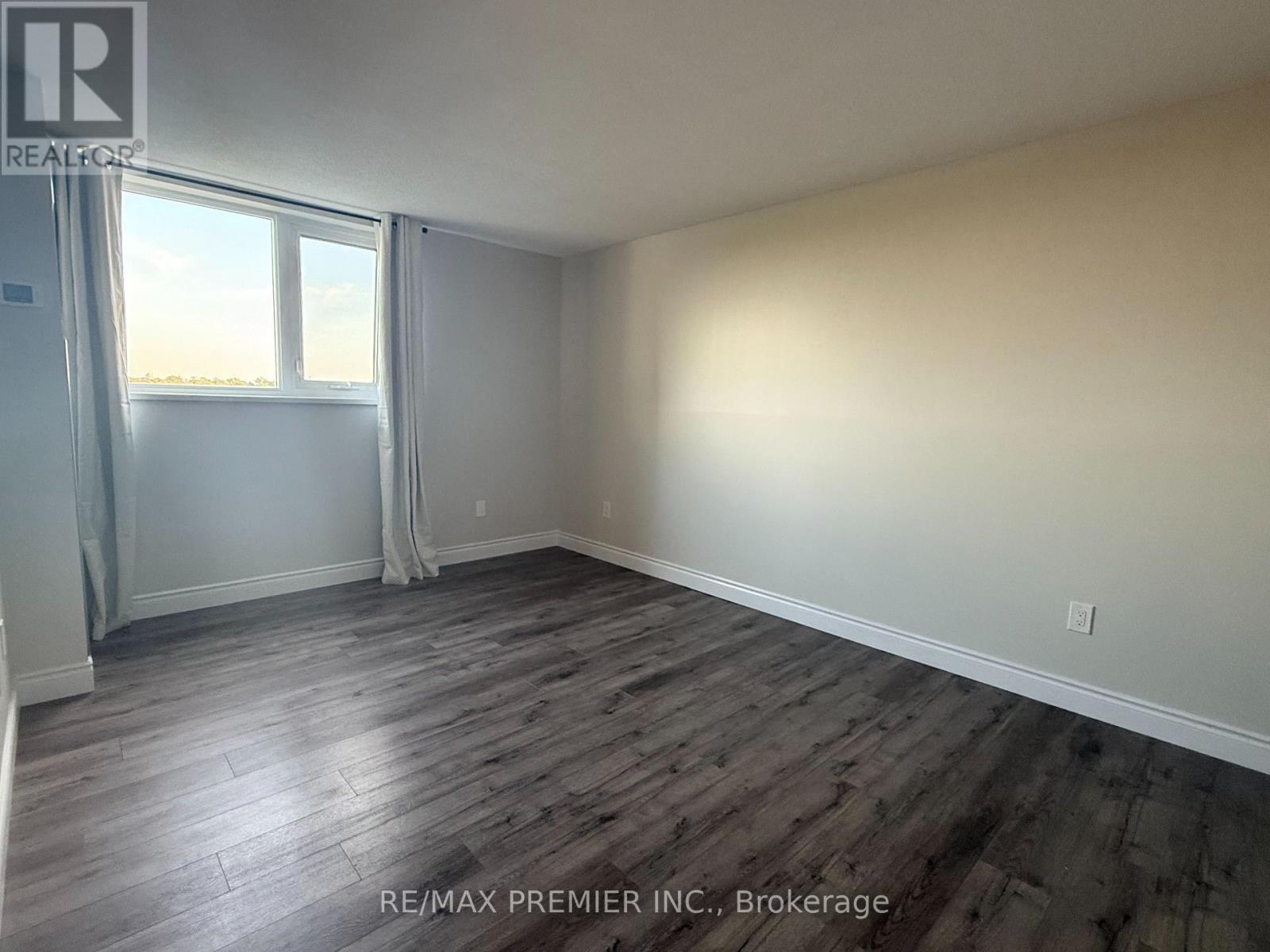 1105 - 260 Scarlett Road, Toronto, Ontario  M6N 4X6 - Photo 17 - W12417896