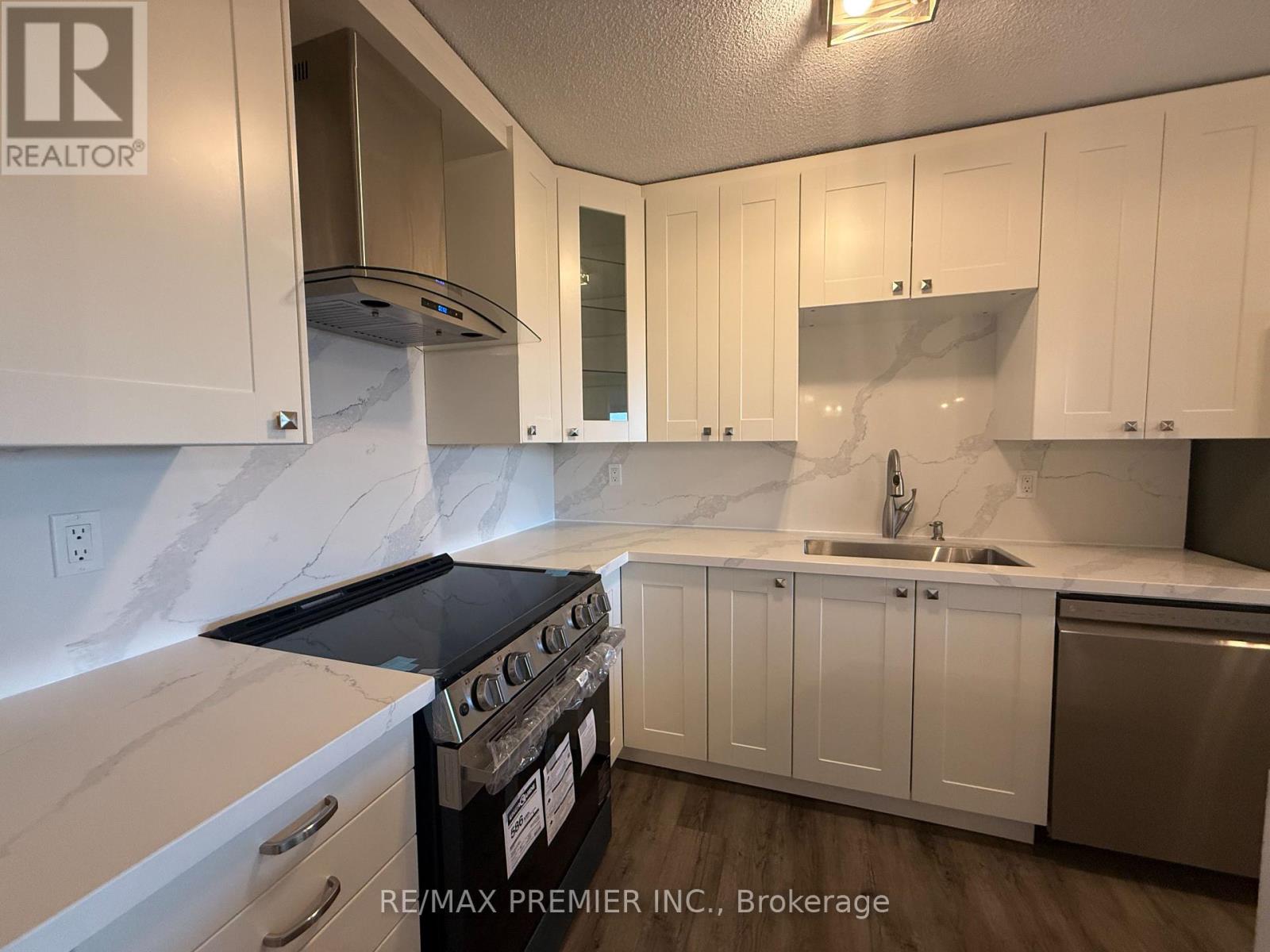 1105 - 260 Scarlett Road, Toronto, Ontario  M6N 4X6 - Photo 6 - W12417896