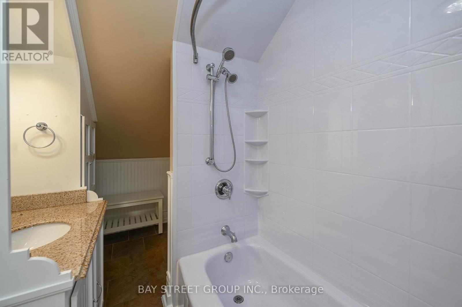 4 Haig Street, St. Catharines, Ontario  L2R 6K7 - Photo 19 - X12416399