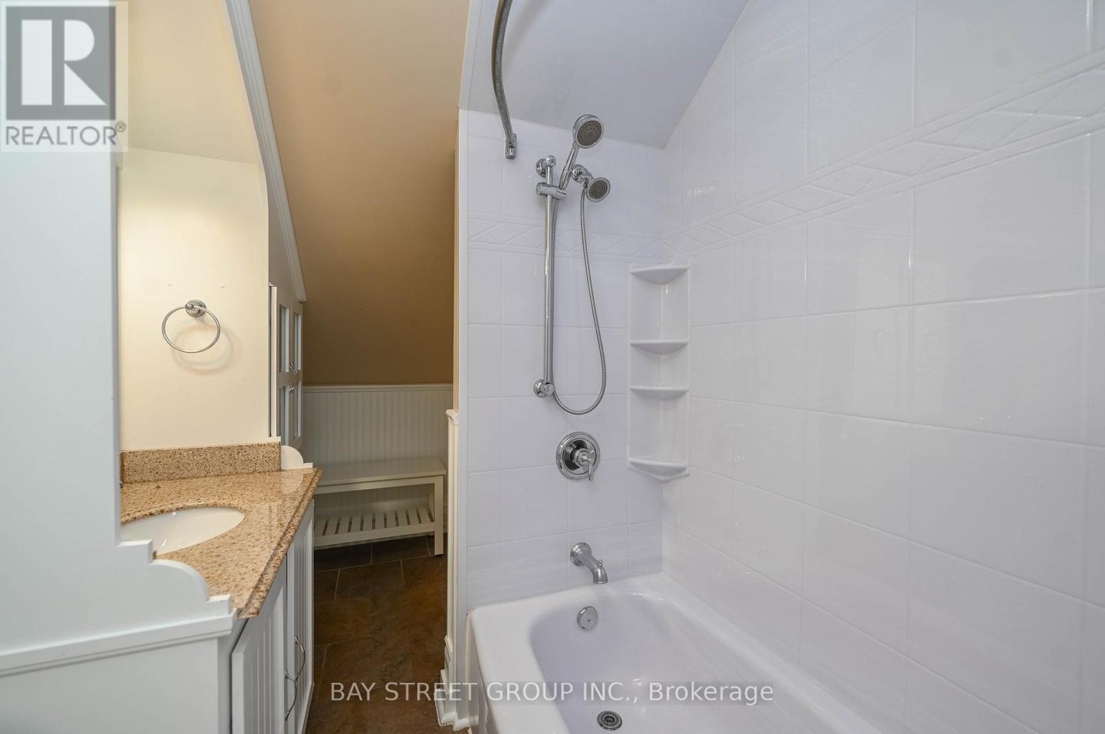 4 Haig Street, St. Catharines, Ontario  L2R 6K7 - Photo 20 - X12416399
