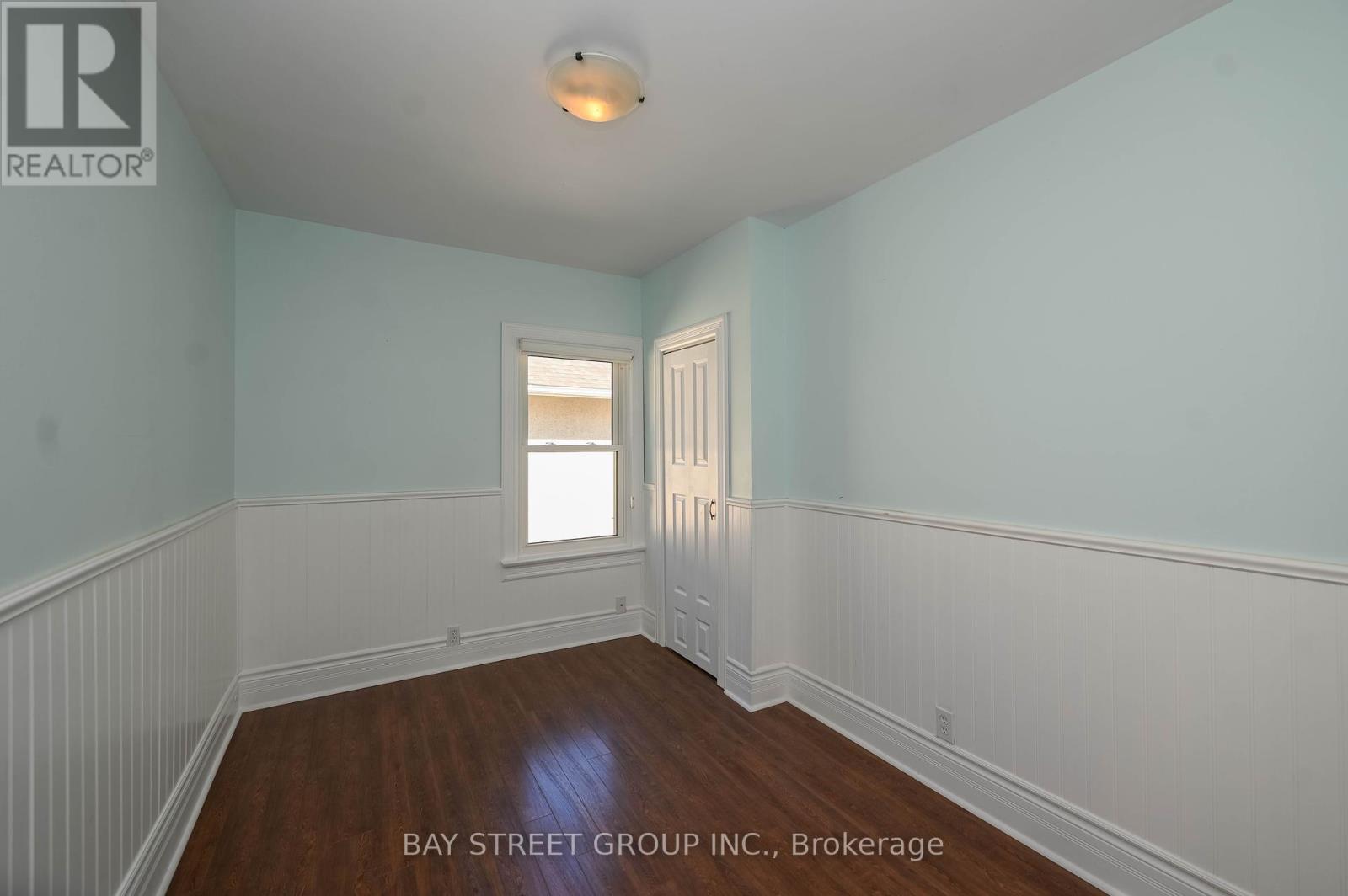 4 Haig Street, St. Catharines, Ontario  L2R 6K7 - Photo 15 - X12416399