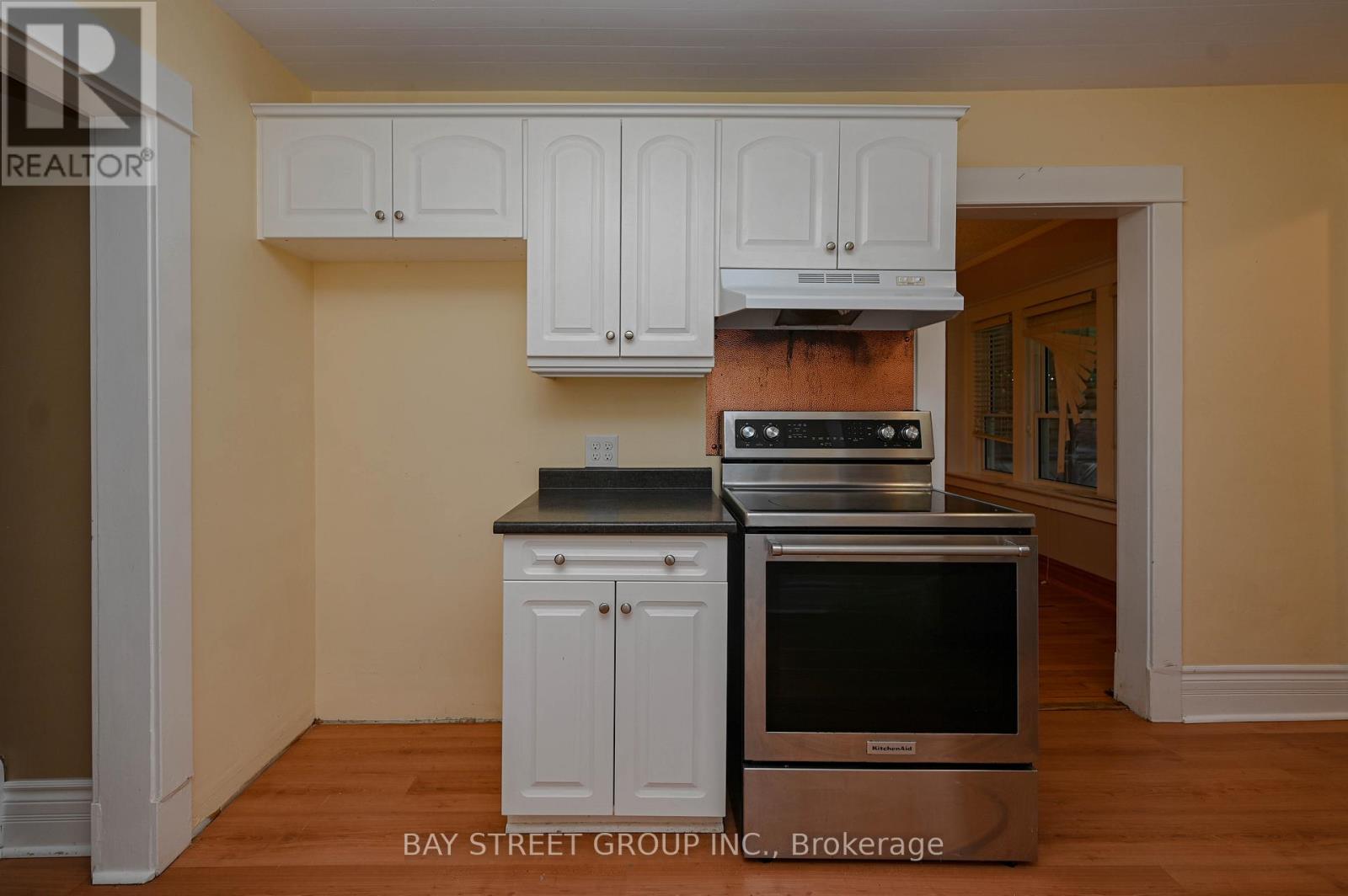 4 Haig Street, St. Catharines, Ontario  L2R 6K7 - Photo 11 - X12416399