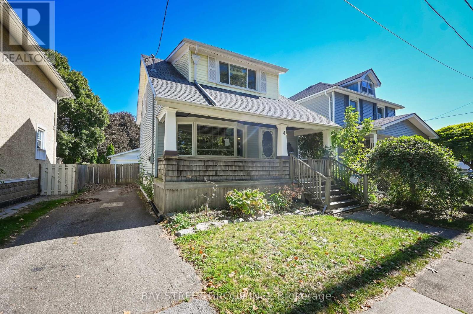 4 Haig Street, St. Catharines, Ontario  L2R 6K7 - Photo 2 - X12416399