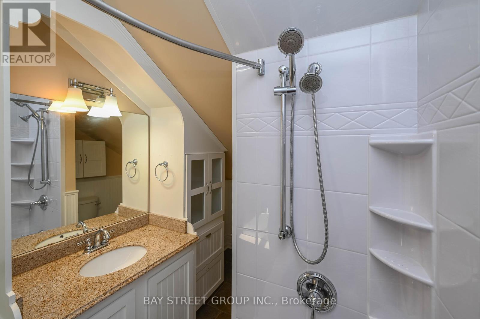 4 Haig Street, St. Catharines, Ontario  L2R 6K7 - Photo 21 - X12416399