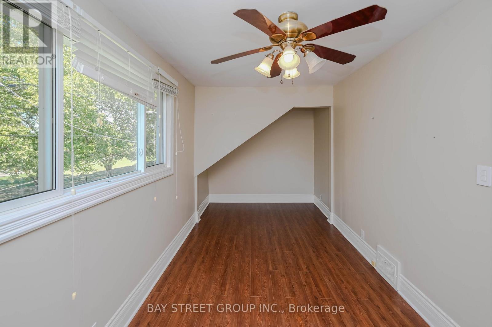 4 Haig Street, St. Catharines, Ontario  L2R 6K7 - Photo 14 - X12416399