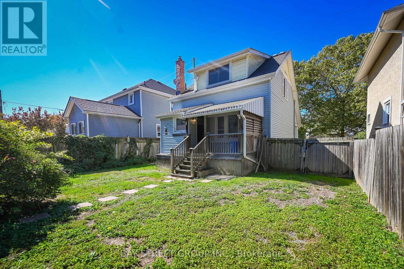 4 Haig Street, St. Catharines, Ontario  L2R 6K7 - Photo 25 - X12416399