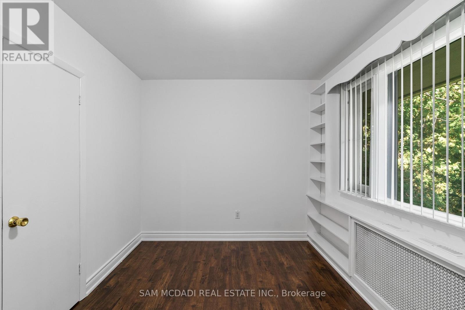 1302 Martley Drive, Mississauga, Ontario  L5H 1N9 - Photo 17 - W12382504