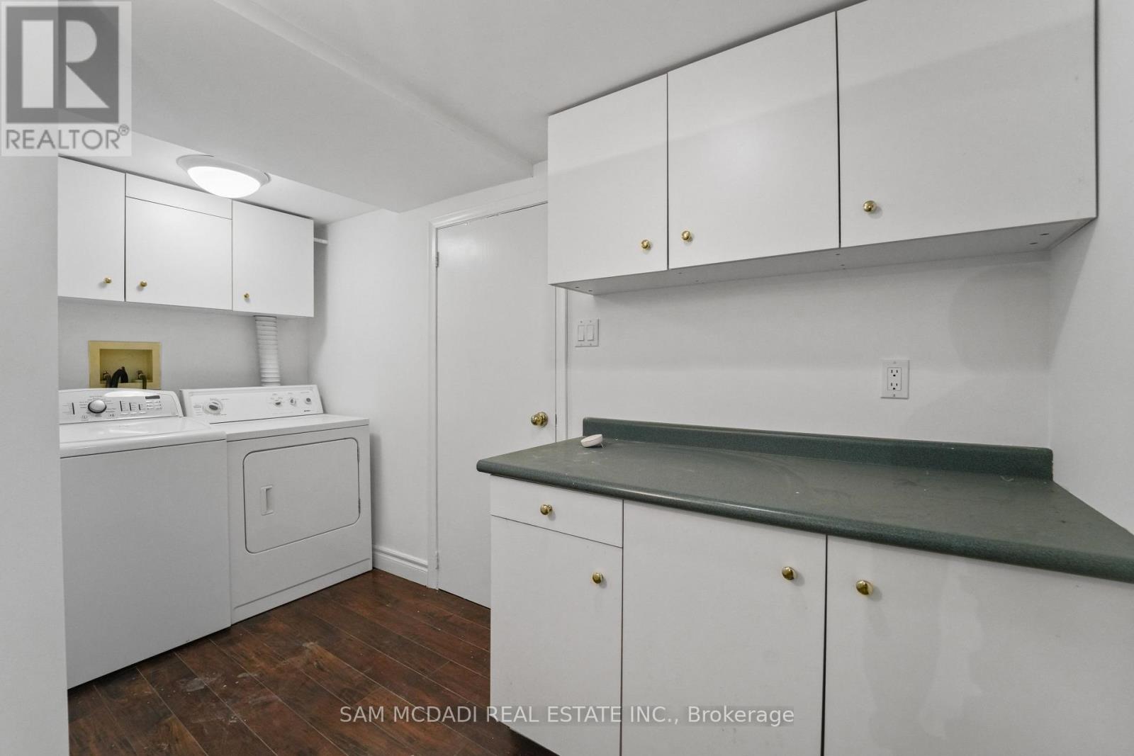 1302 Martley Drive, Mississauga, Ontario  L5H 1N9 - Photo 24 - W12382504