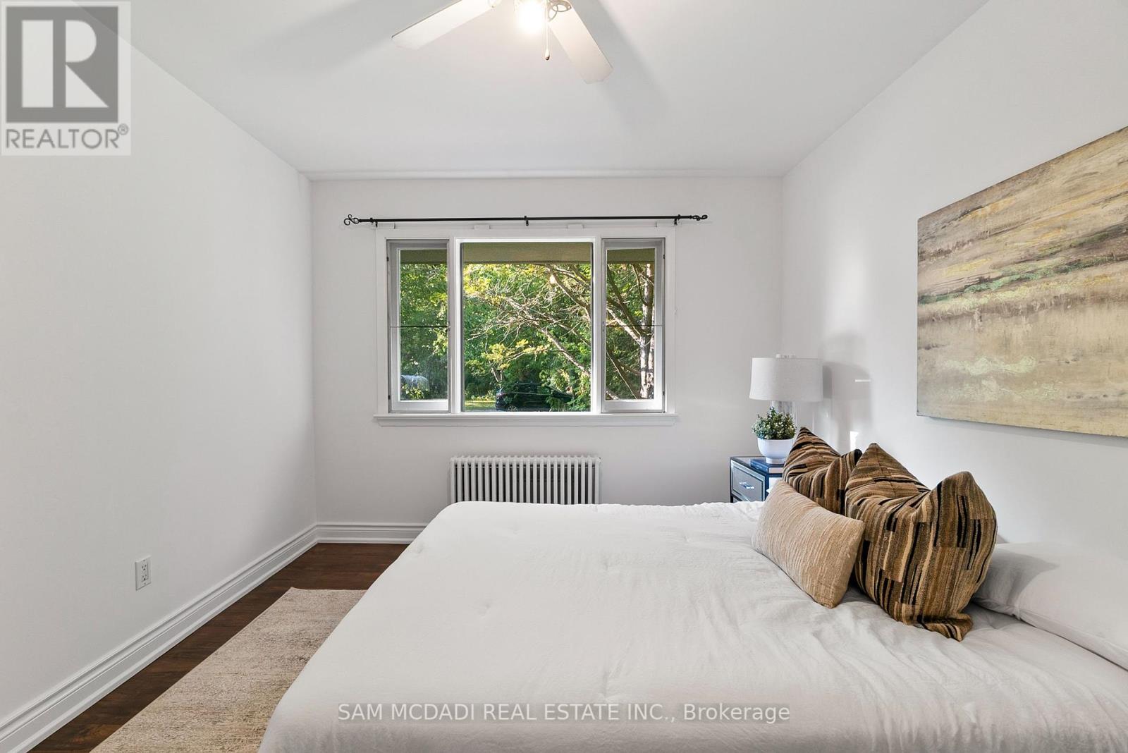 1302 Martley Drive, Mississauga, Ontario  L5H 1N9 - Photo 16 - W12382504