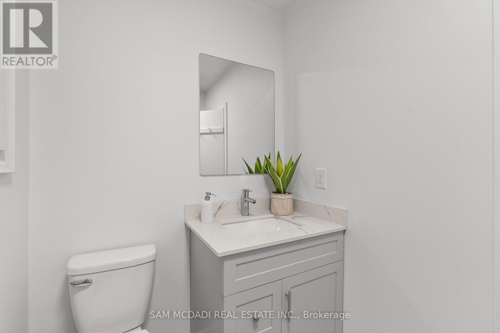 1302 Martley Drive, Mississauga, Ontario  L5H 1N9 - Photo 21 - W12382504