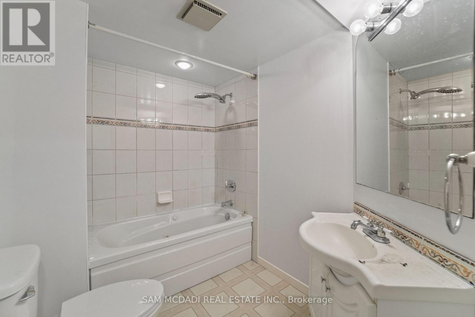 1302 Martley Drive, Mississauga, Ontario  L5H 1N9 - Photo 25 - W12382504