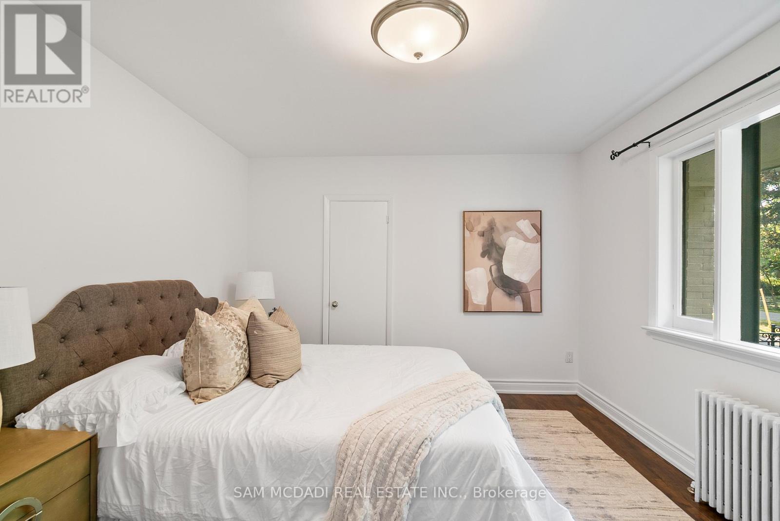 1302 Martley Drive, Mississauga, Ontario  L5H 1N9 - Photo 12 - W12382504