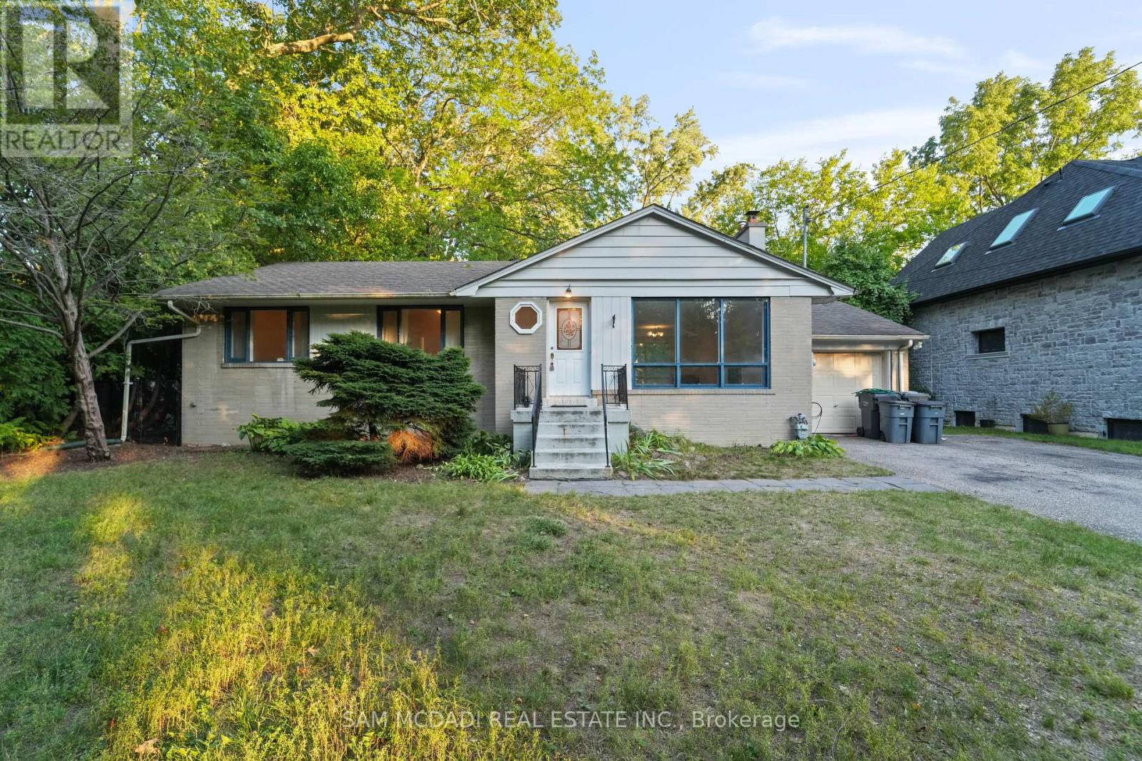 1302 Martley Drive, Mississauga, Ontario  L5H 1N9 - Photo 32 - W12382504