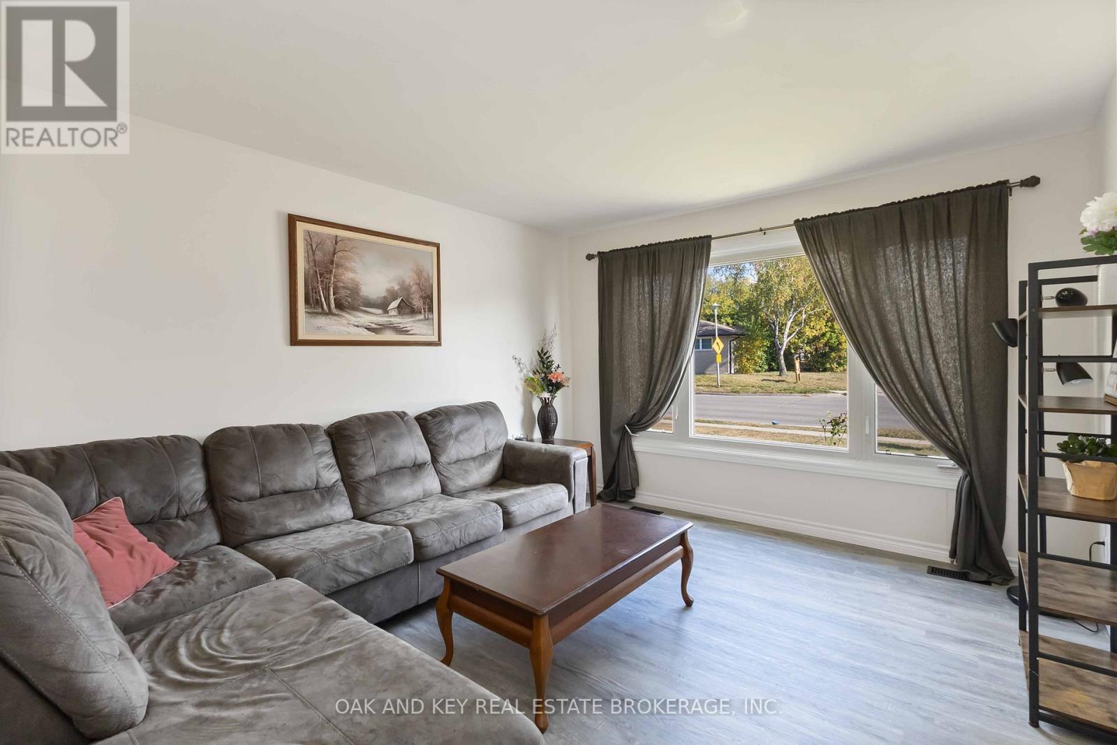 262 Admiral Drive, London East, Ontario  N5V 1J1 - Photo 10 - X12417915