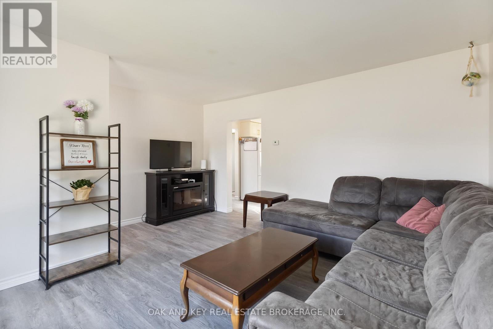 262 Admiral Drive, London East, Ontario  N5V 1J1 - Photo 11 - X12417915