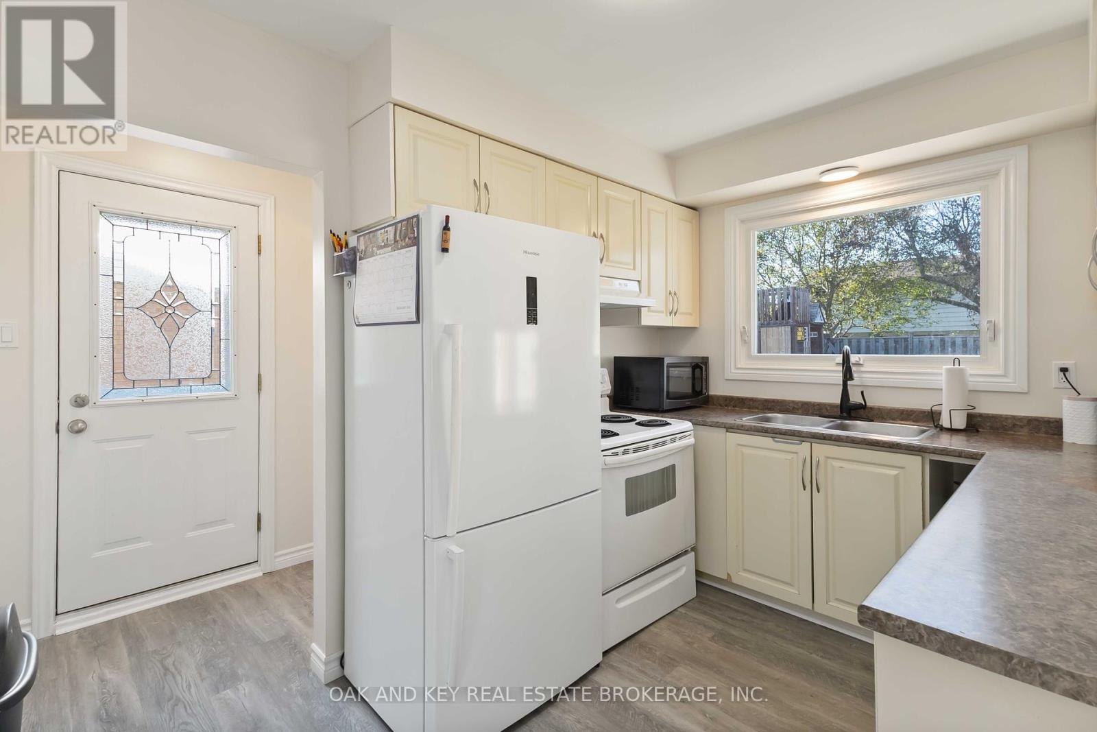 262 Admiral Drive, London East, Ontario  N5V 1J1 - Photo 16 - X12417915