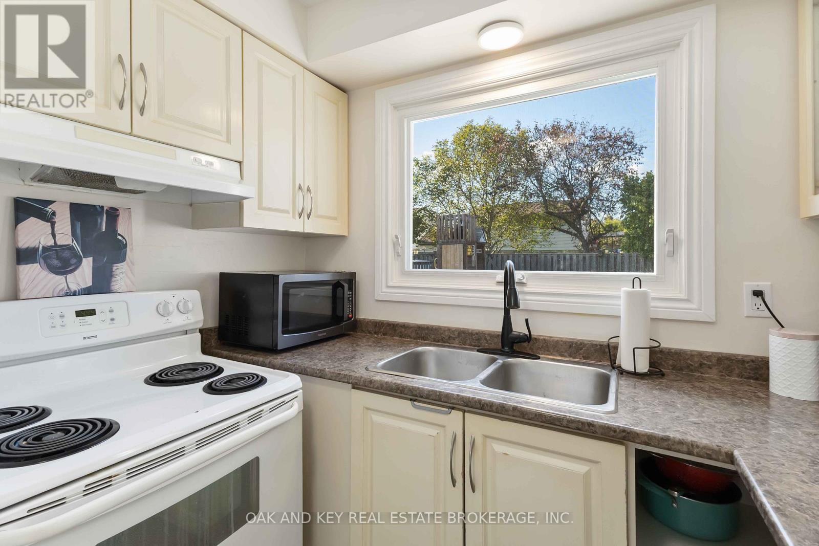 262 Admiral Drive, London East, Ontario  N5V 1J1 - Photo 18 - X12417915