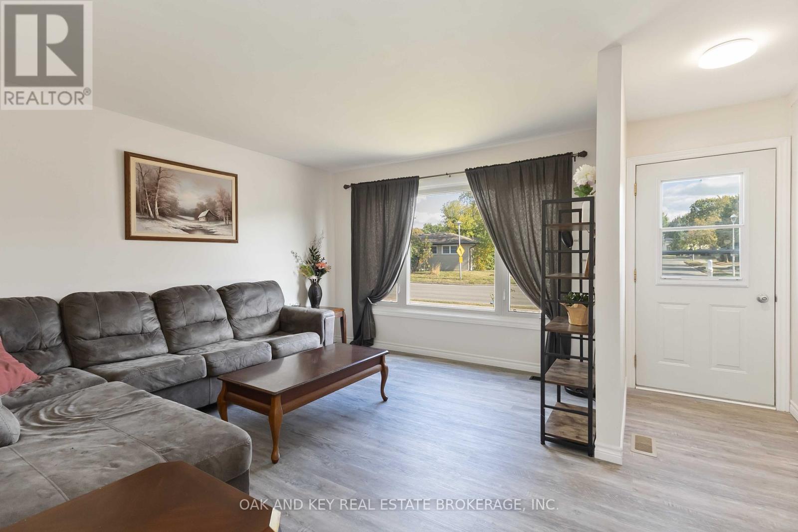 262 Admiral Drive, London East, Ontario  N5V 1J1 - Photo 9 - X12417915