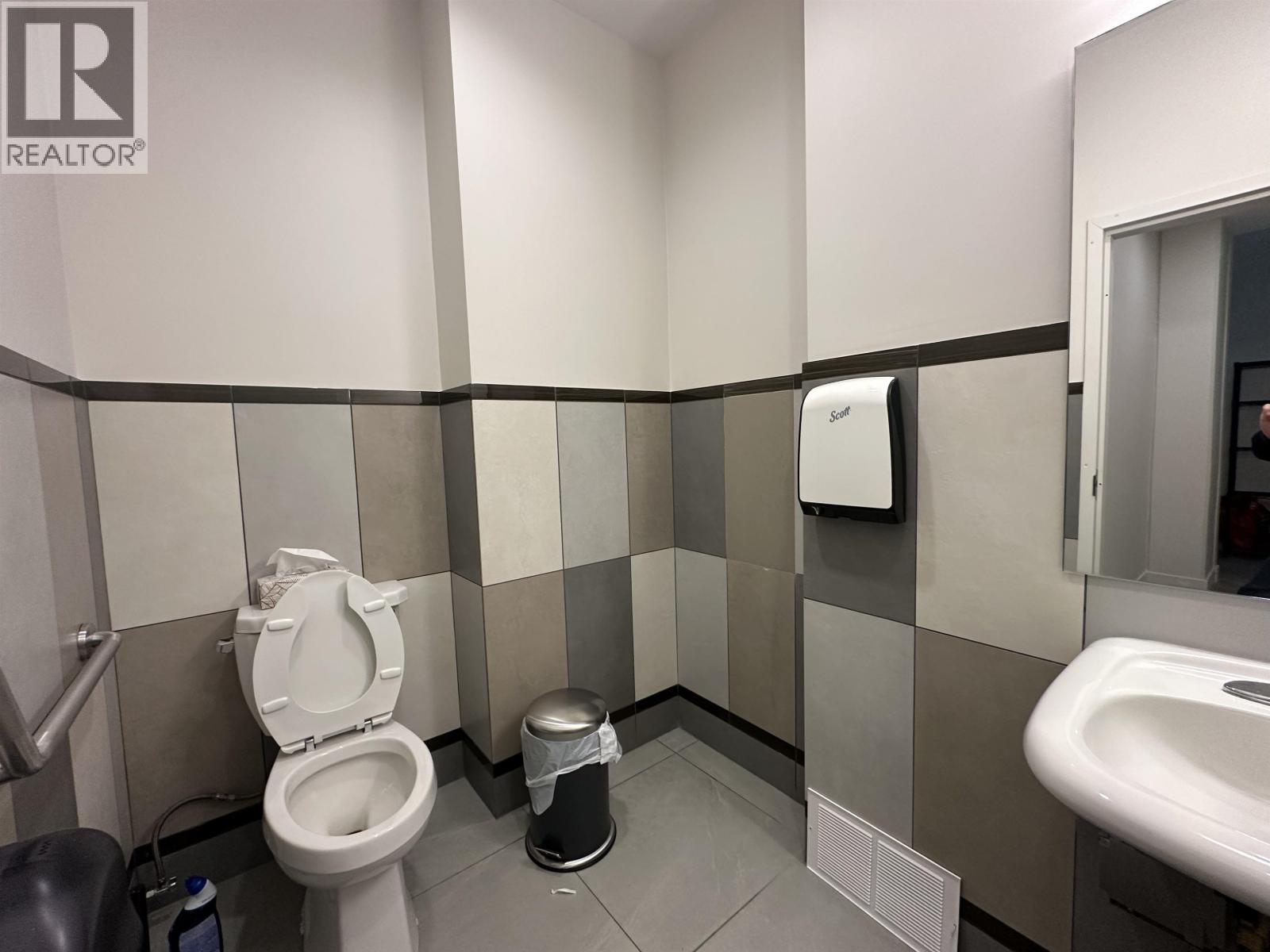 8982 University High Street, Burnaby, British Columbia  V5A 4X6 - Photo 11 - C8072396