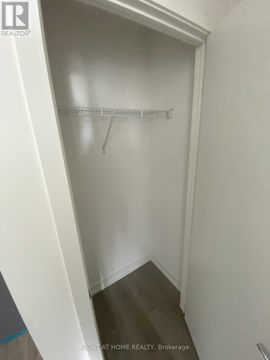 512 - 10 De Boers Drive, Toronto (York University Heights), Ontario  M3J 0L6 - Photo 10 - W12417909