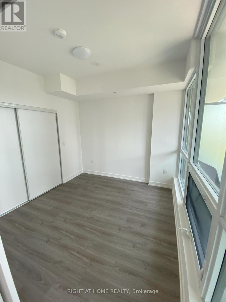 512 - 10 De Boers Drive, Toronto (York University Heights), Ontario  M3J 0L6 - Photo 4 - W12417909
