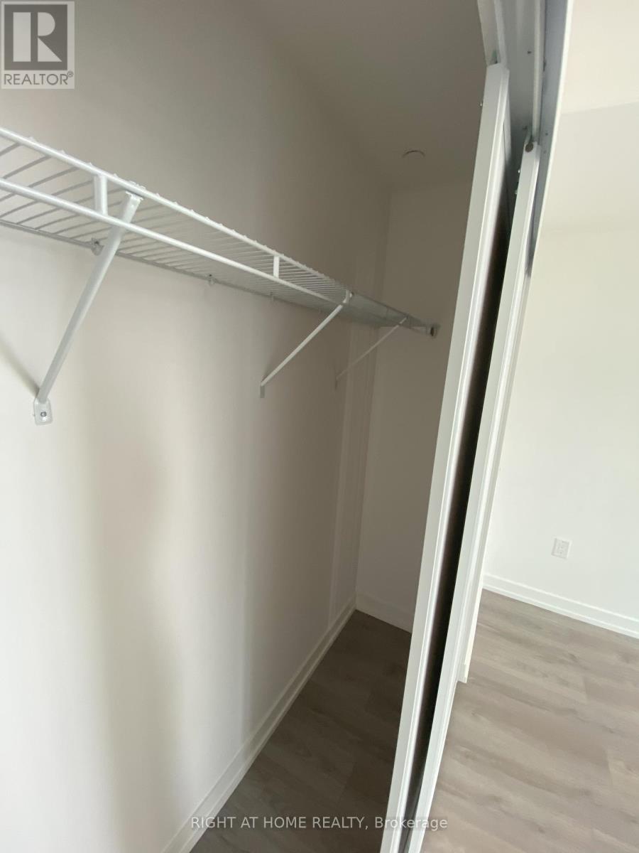 512 - 10 De Boers Drive, Toronto (York University Heights), Ontario  M3J 0L6 - Photo 5 - W12417909
