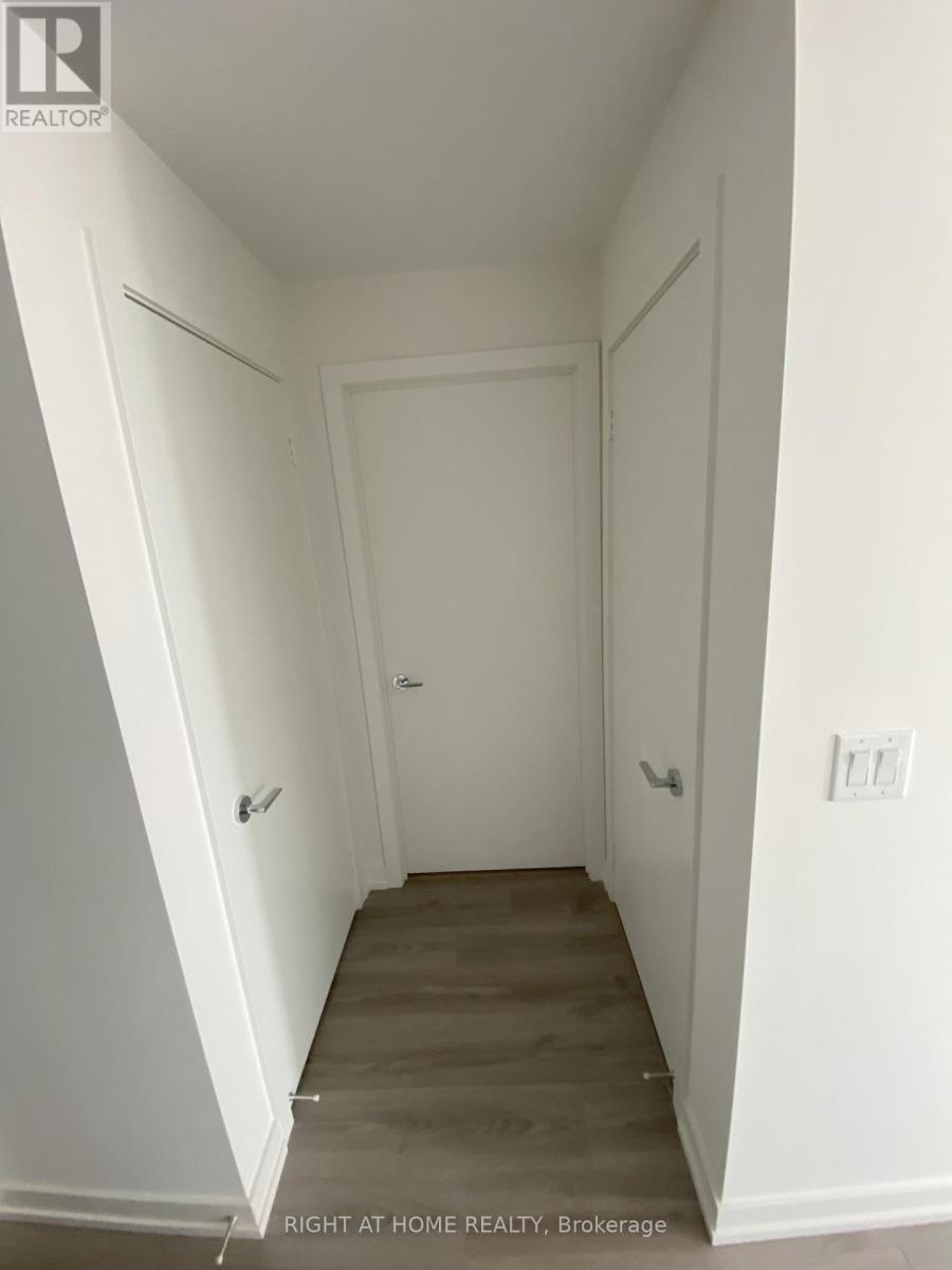 512 - 10 De Boers Drive, Toronto (York University Heights), Ontario  M3J 0L6 - Photo 8 - W12417909