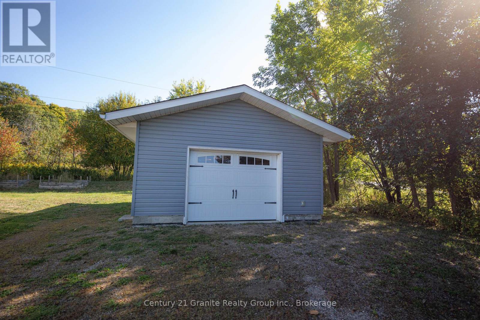 1160 Kennisis Lake Road, Dysart Et Al, Ontario  K0M 1S0 - Photo 27 - X12417936
