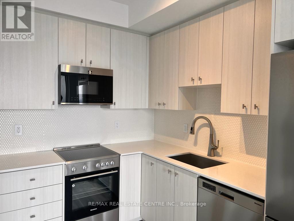 2710 - 15 Wellington Street S, Kitchener, Ontario  N2G 0E4 - Photo 1 - X12417907