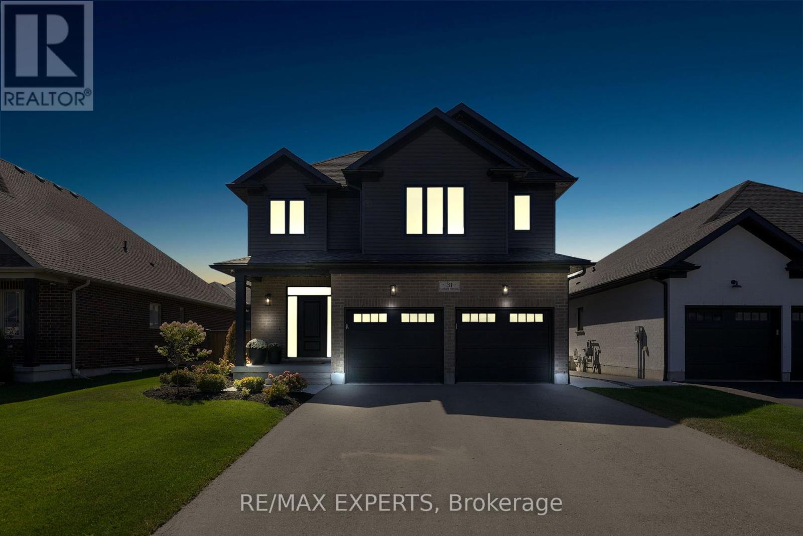31 Carriage Crossing, Mapleton, Ontario  N0G 1P0 - Photo 2 - X12417908