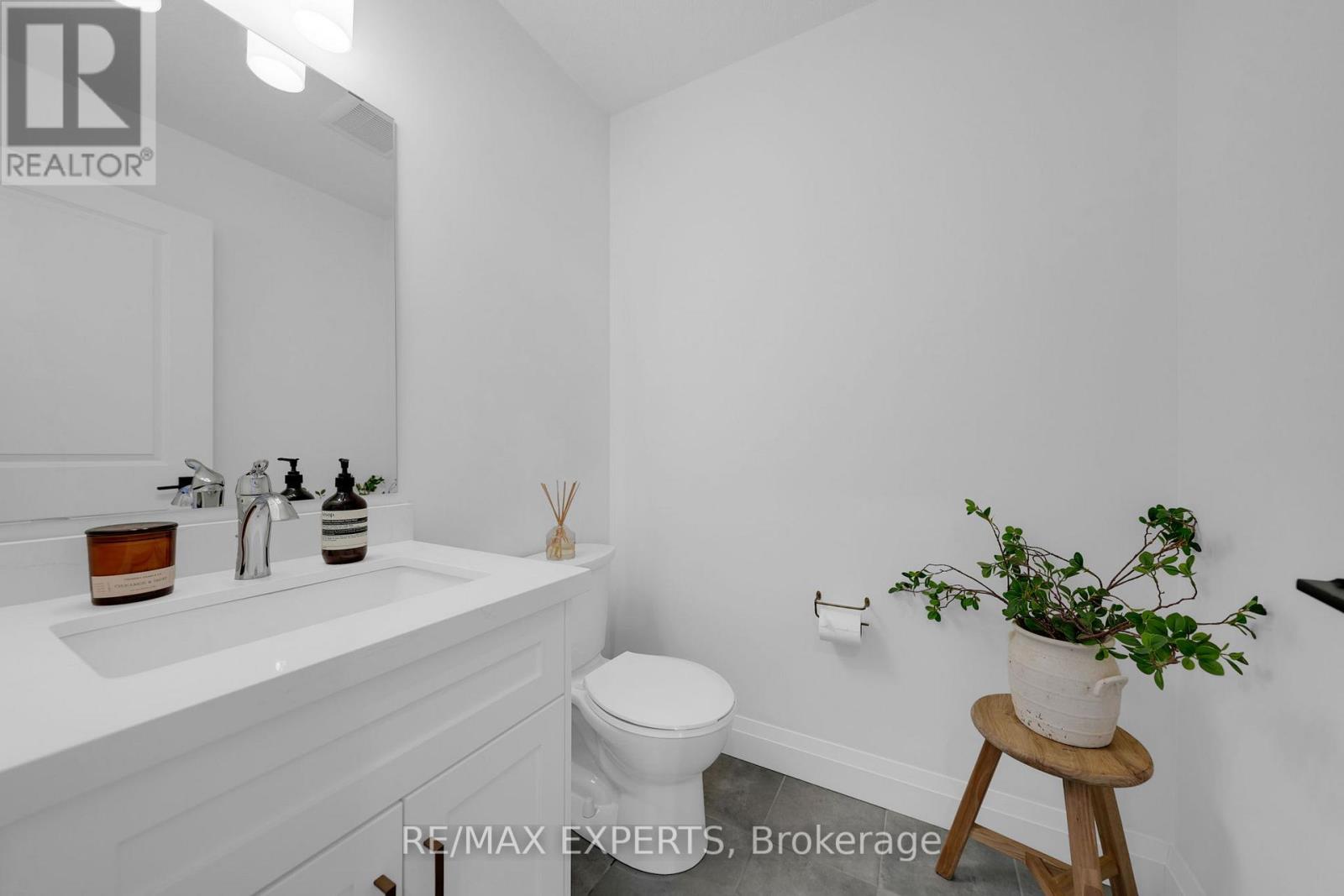 31 Carriage Crossing, Mapleton, Ontario  N0G 1P0 - Photo 25 - X12417908