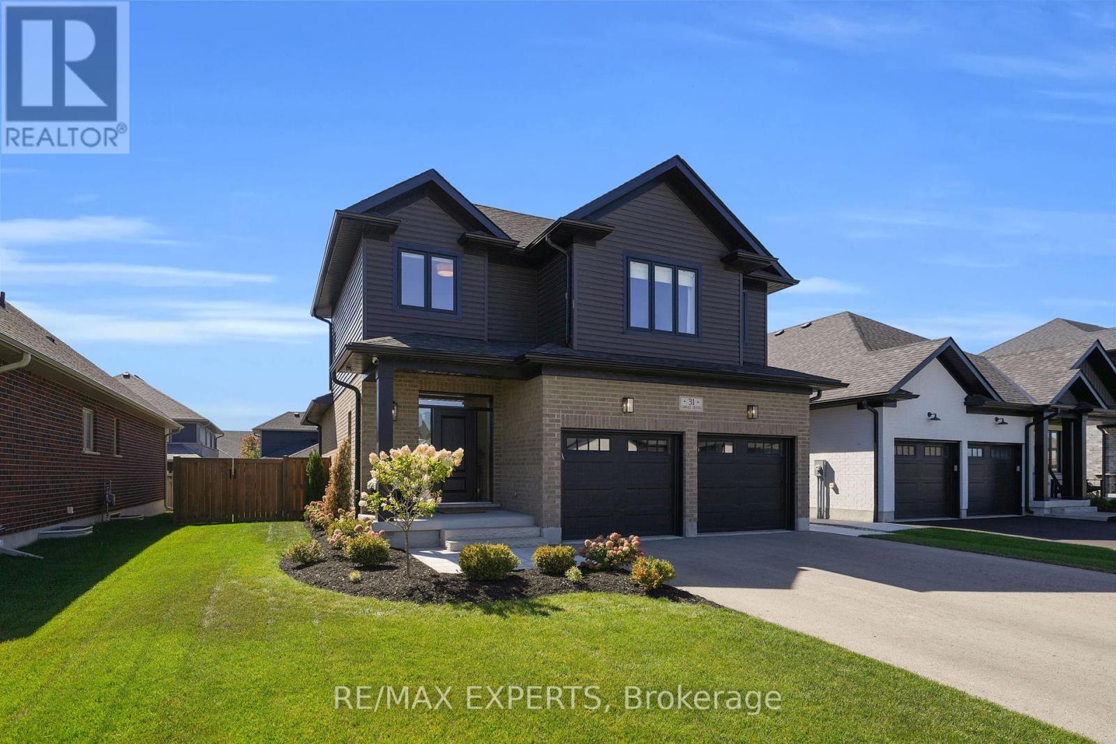 31 Carriage Crossing, Mapleton, Ontario  N0G 1P0 - Photo 3 - X12417908