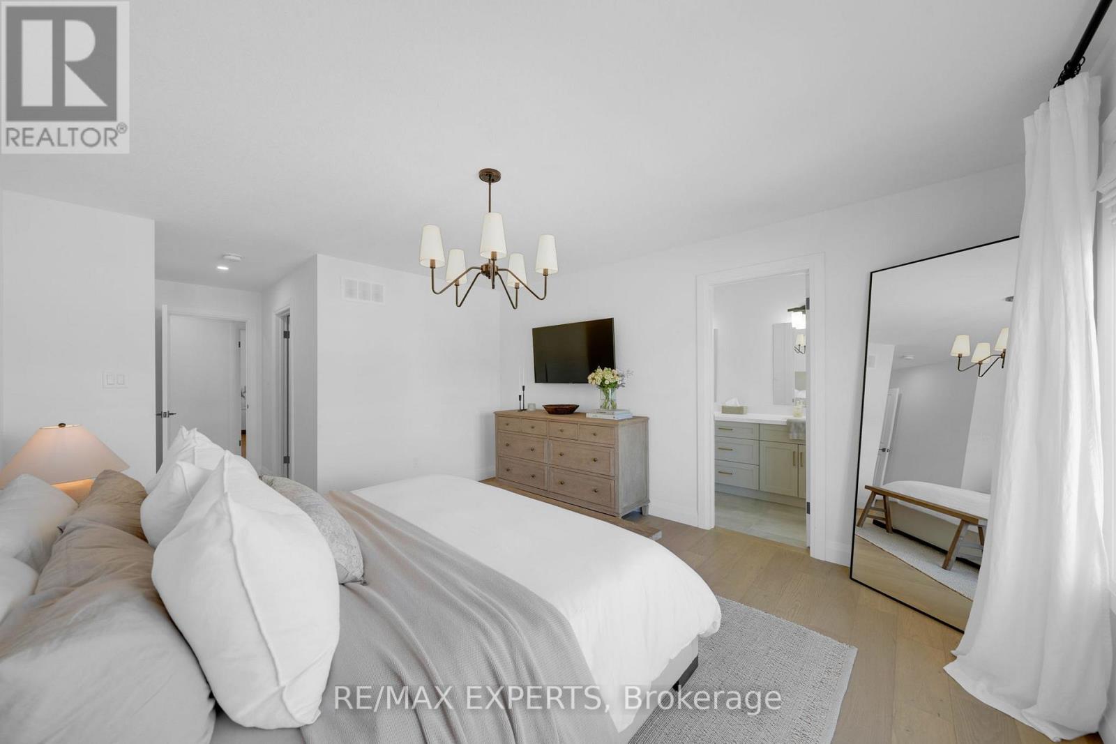 31 Carriage Crossing, Mapleton, Ontario  N0G 1P0 - Photo 30 - X12417908