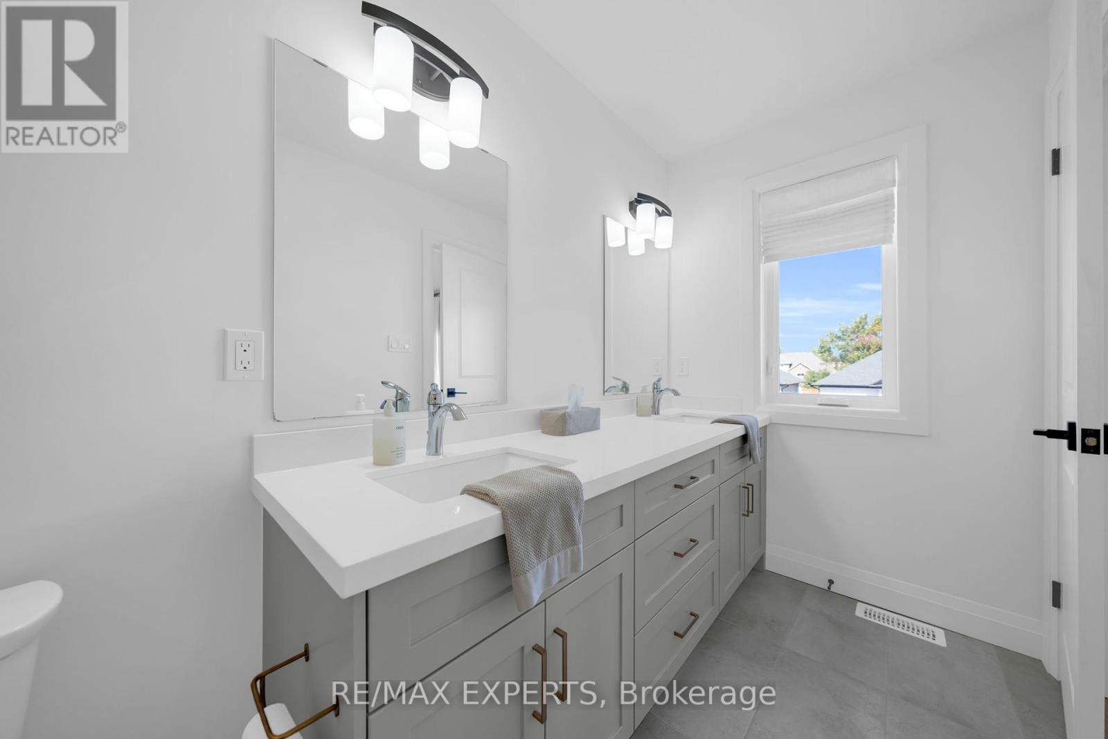 31 Carriage Crossing, Mapleton, Ontario  N0G 1P0 - Photo 33 - X12417908