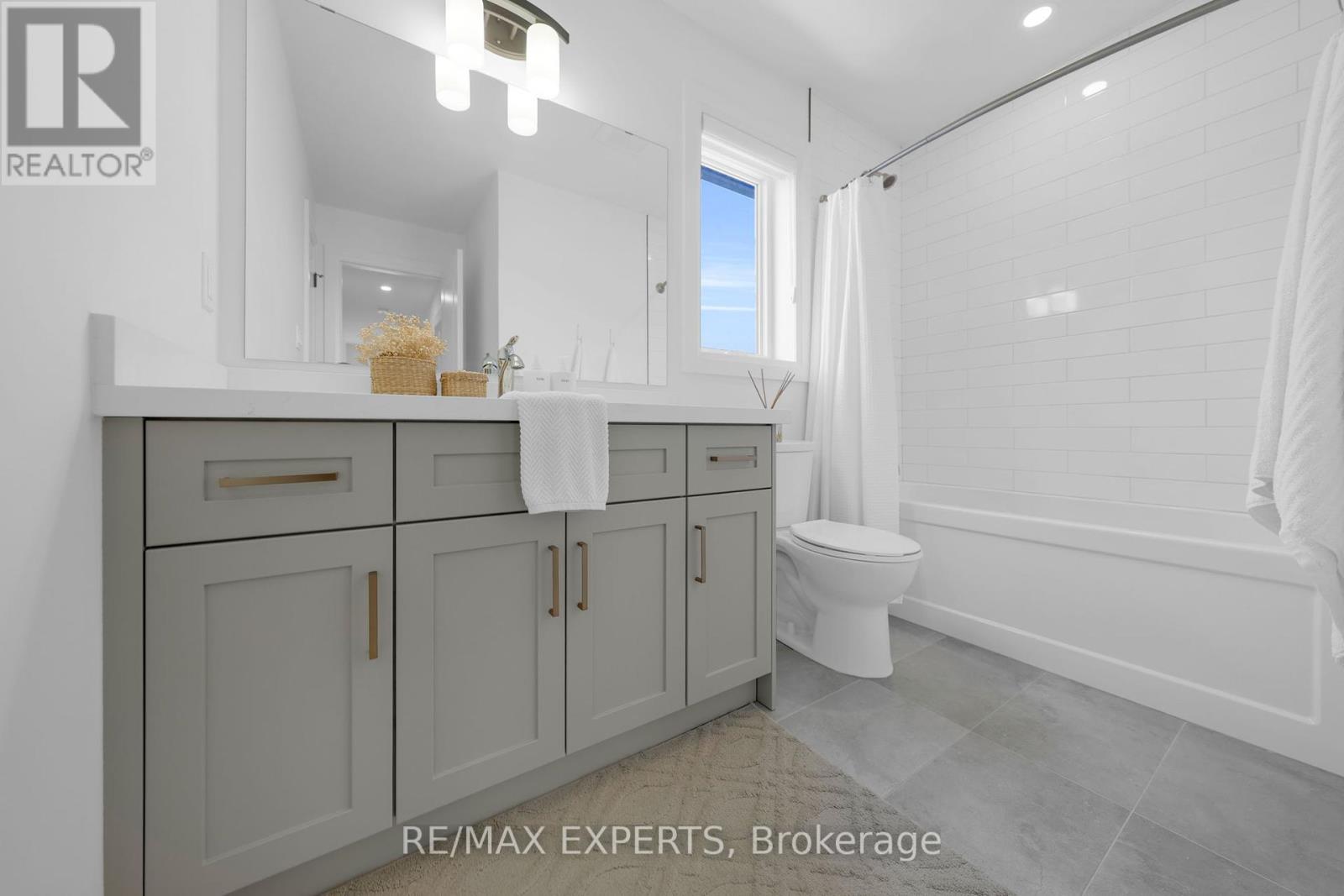31 Carriage Crossing, Mapleton, Ontario  N0G 1P0 - Photo 38 - X12417908