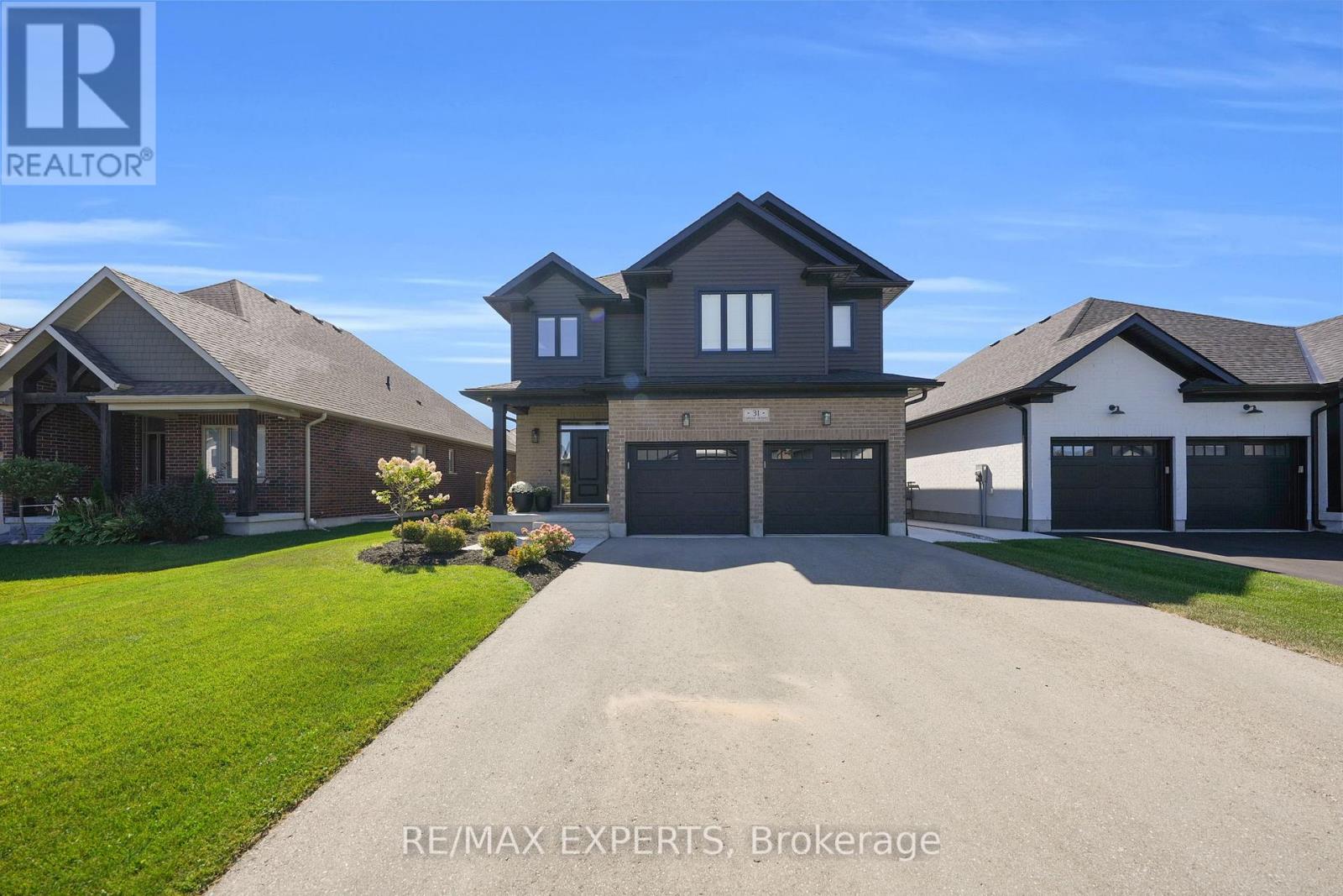 31 Carriage Crossing, Mapleton, Ontario  N0G 1P0 - Photo 4 - X12417908