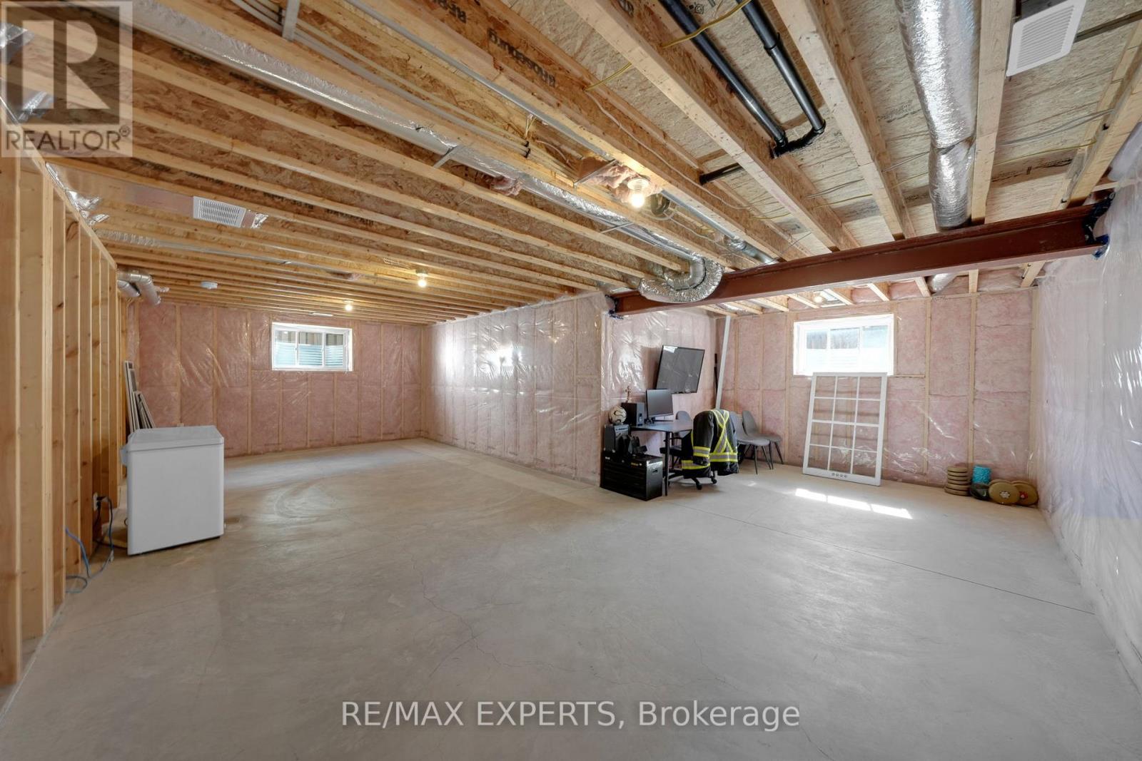 31 Carriage Crossing, Mapleton, Ontario  N0G 1P0 - Photo 41 - X12417908