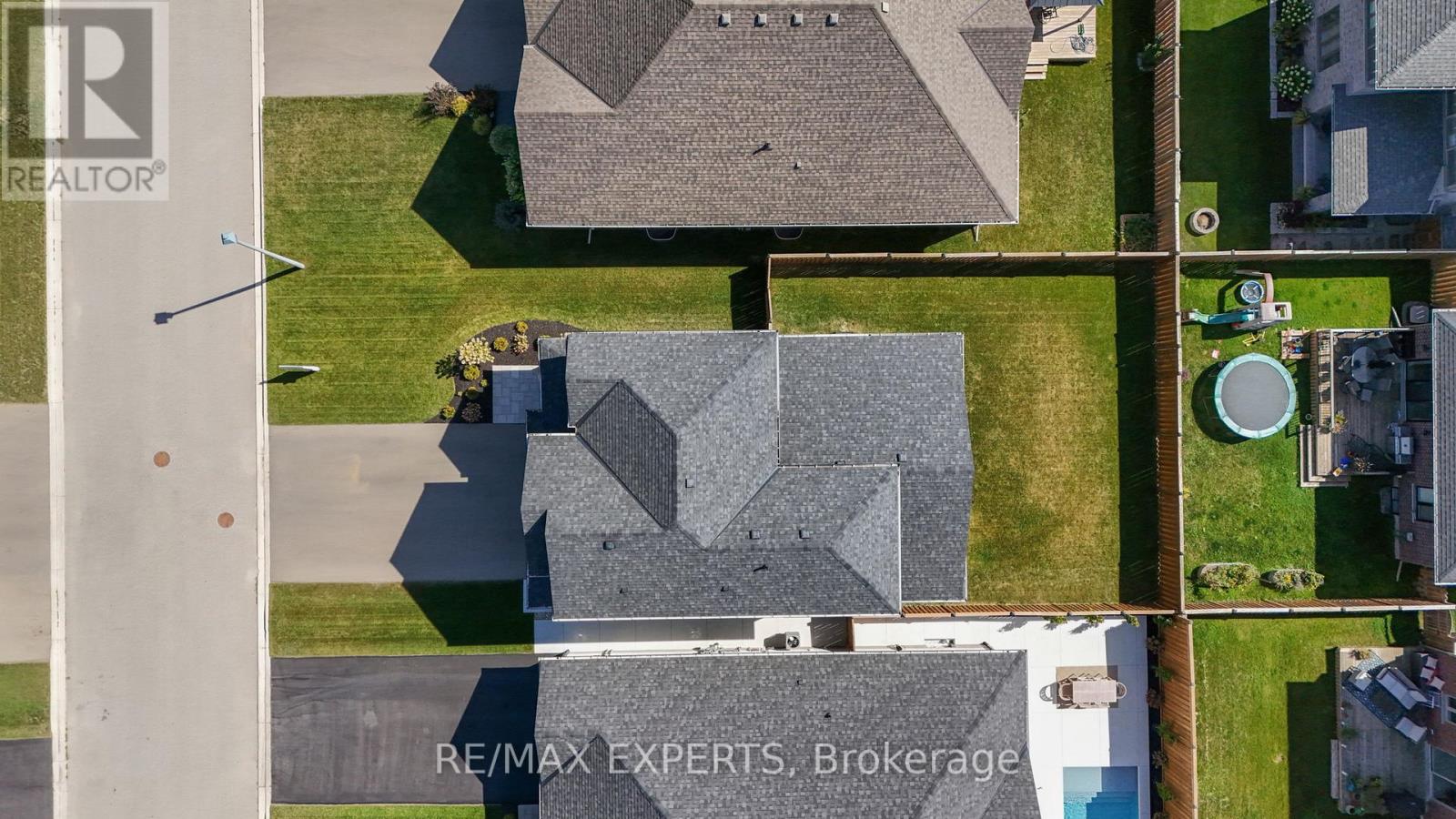 31 Carriage Crossing, Mapleton, Ontario  N0G 1P0 - Photo 42 - X12417908