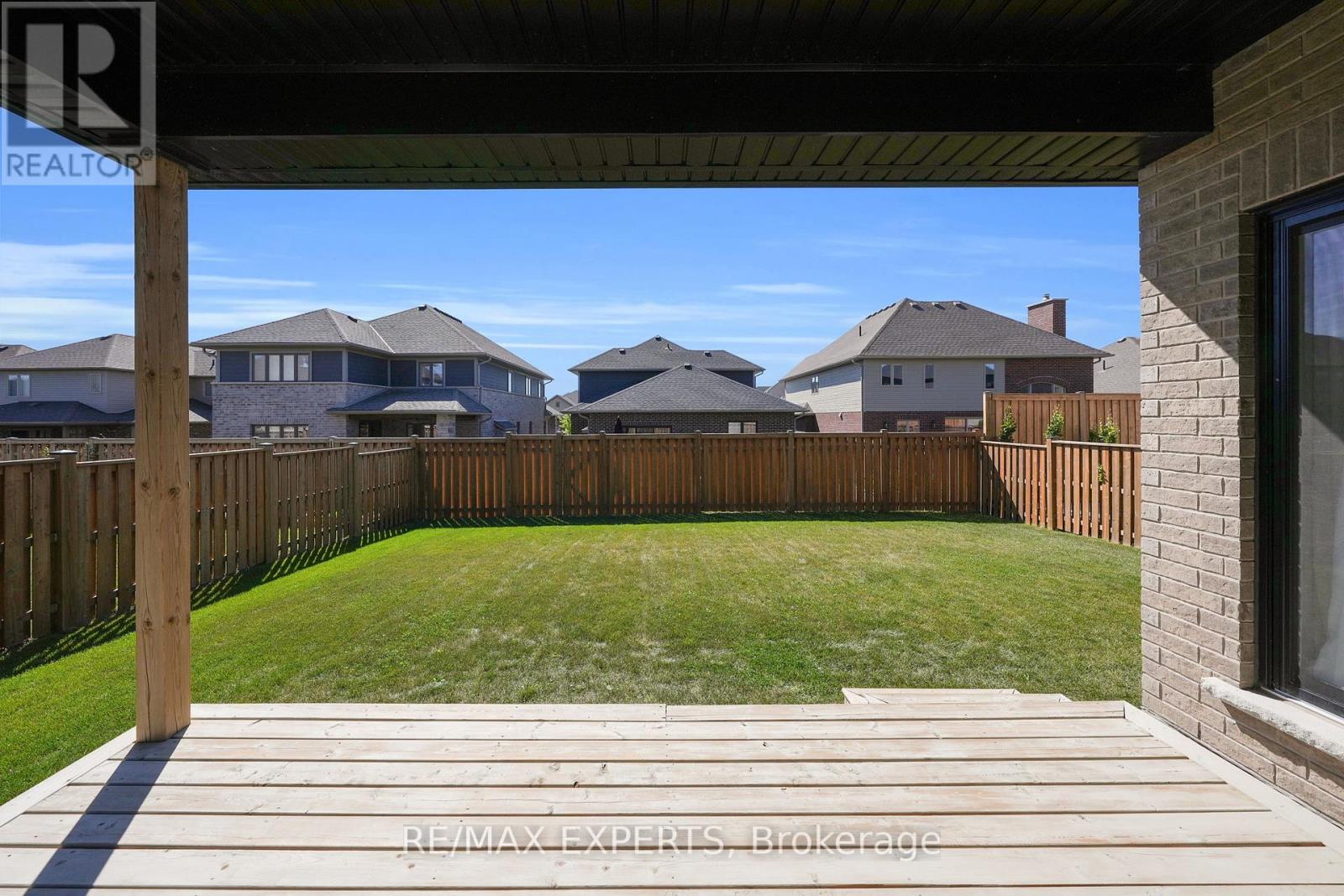 31 Carriage Crossing, Mapleton, Ontario  N0G 1P0 - Photo 47 - X12417908