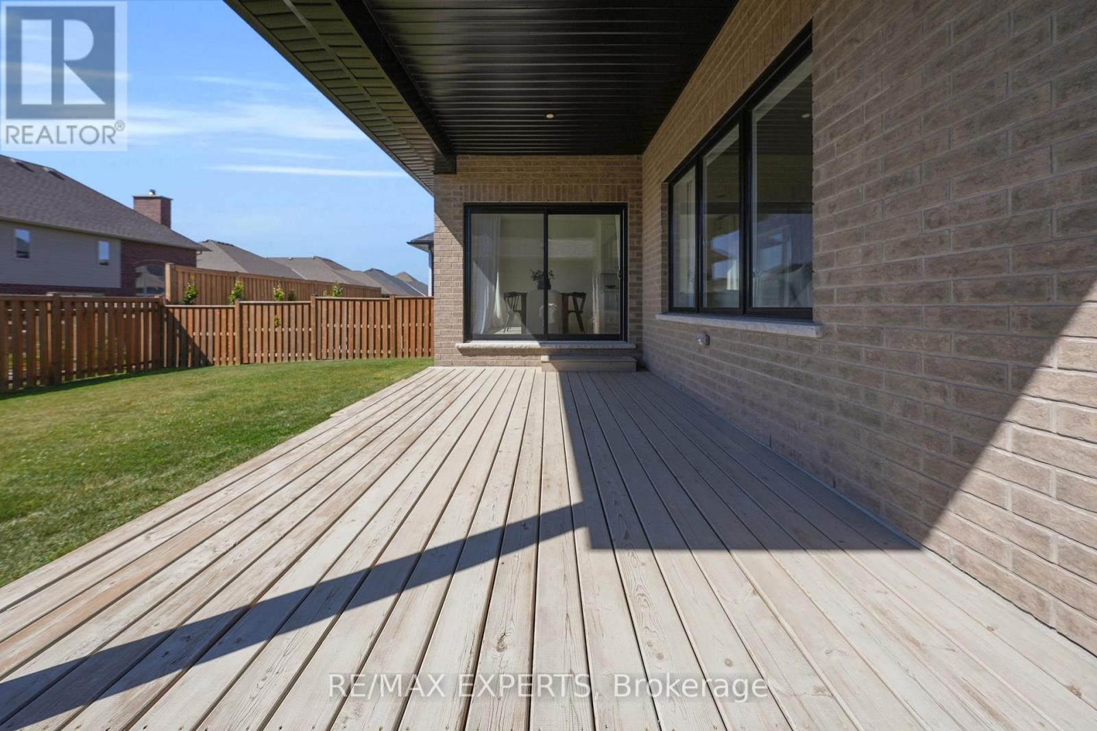 31 Carriage Crossing, Mapleton, Ontario  N0G 1P0 - Photo 48 - X12417908