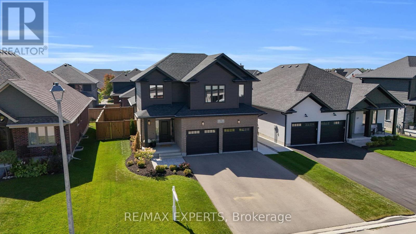 31 Carriage Crossing, Mapleton, Ontario  N0G 1P0 - Photo 5 - X12417908