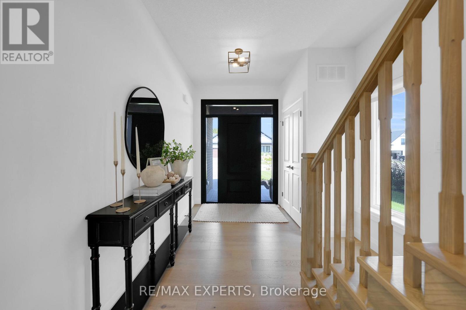 31 Carriage Crossing, Mapleton, Ontario  N0G 1P0 - Photo 6 - X12417908