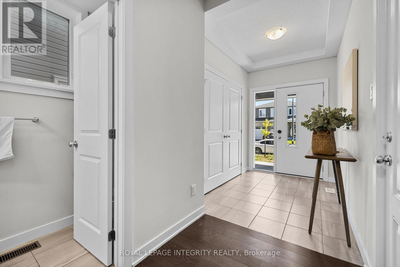 893 Sendero Way, Ottawa, Ontario  K2S 2W8 - Photo 3 - X12417941
