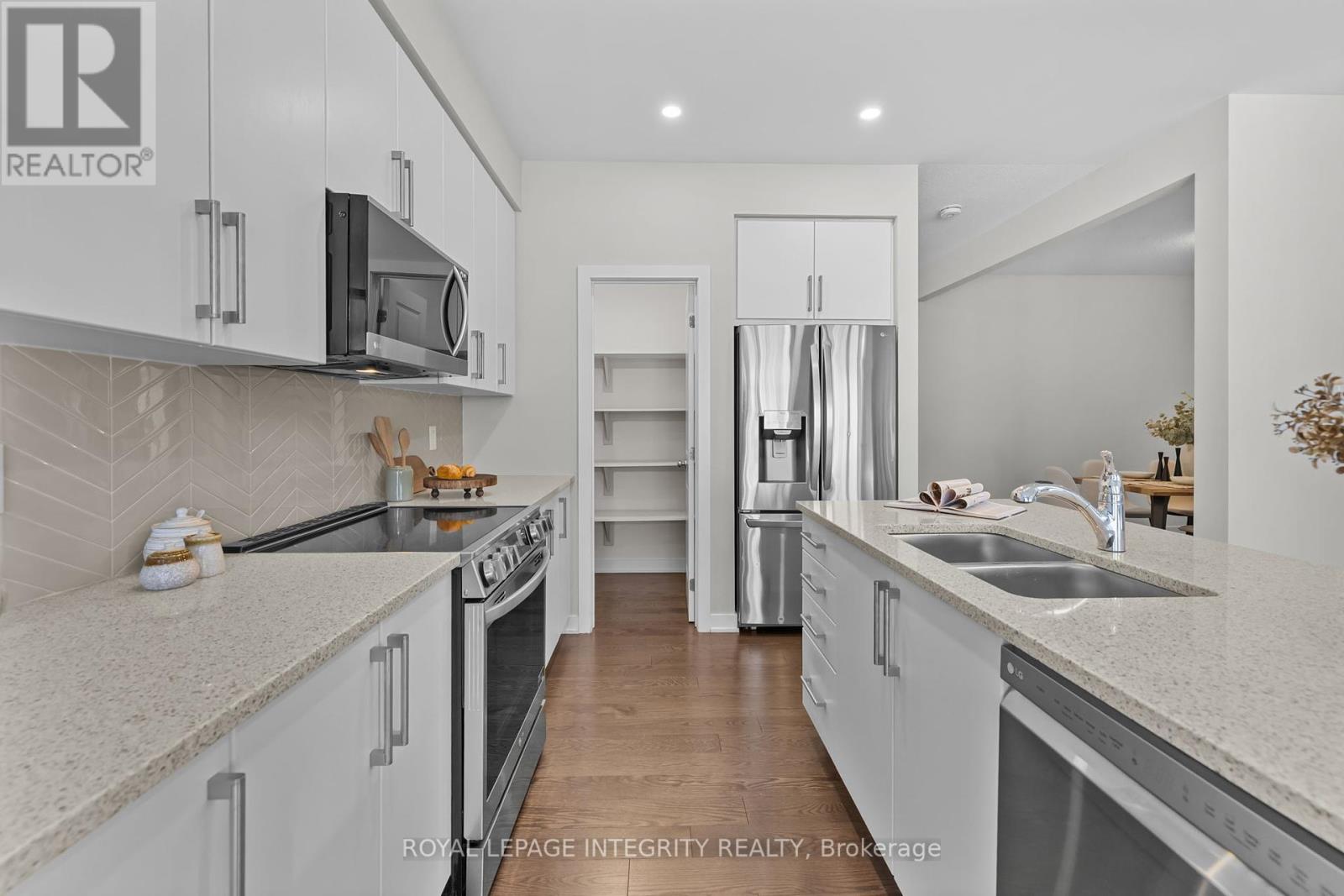 893 Sendero Way, Ottawa, Ontario  K2S 2W8 - Photo 9 - X12417941