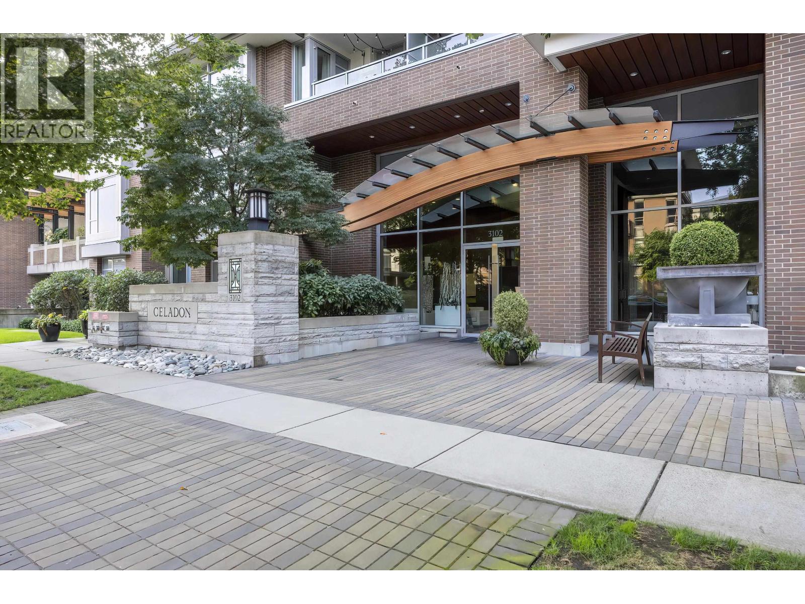602 3102 Windsor Gate, Coquitlam, British Columbia  V3B 0J3 - Photo 2 - R3046579